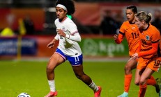 USWNT的莉莉·约翰内斯与莱昂尼斯签订了三年的合同