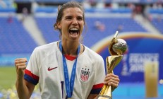 USWNT伟大的托宾·希思宣布退休