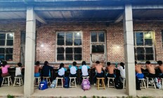 世俱杯买球:铁皮房、土操场，这里有一座“筑梦”摔跤馆